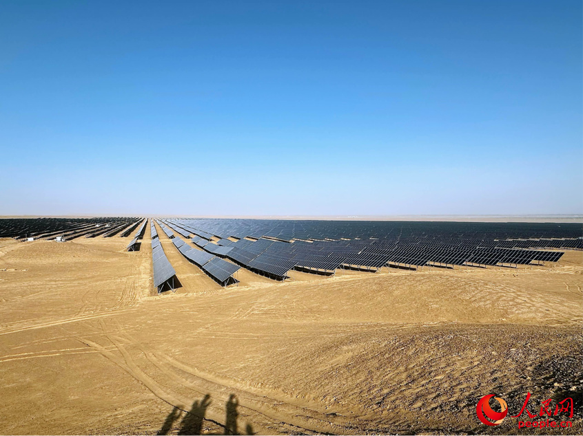 大唐十四師昆玉100萬千瓦光伏基地。人民網記者 楊睿攝